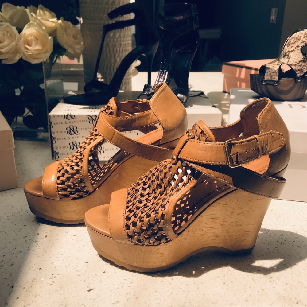 Juicy Couture Bundy Sandals